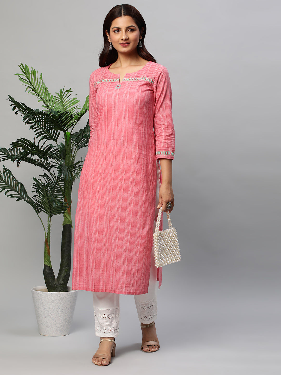 Cotton Pencil pant with schiffli detailing in hem(White)