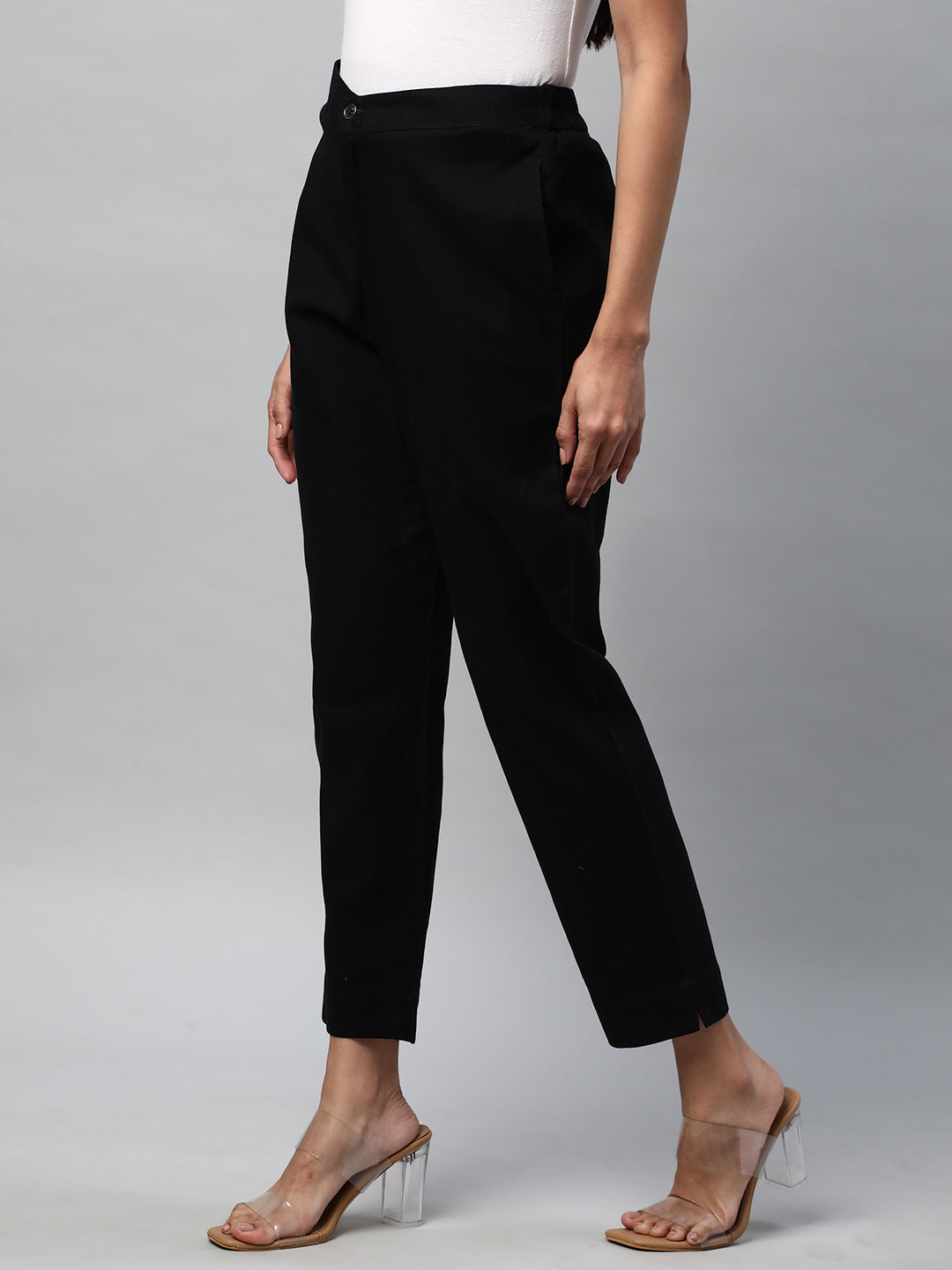 A Black ankle length coton linen pant with plain belt in front