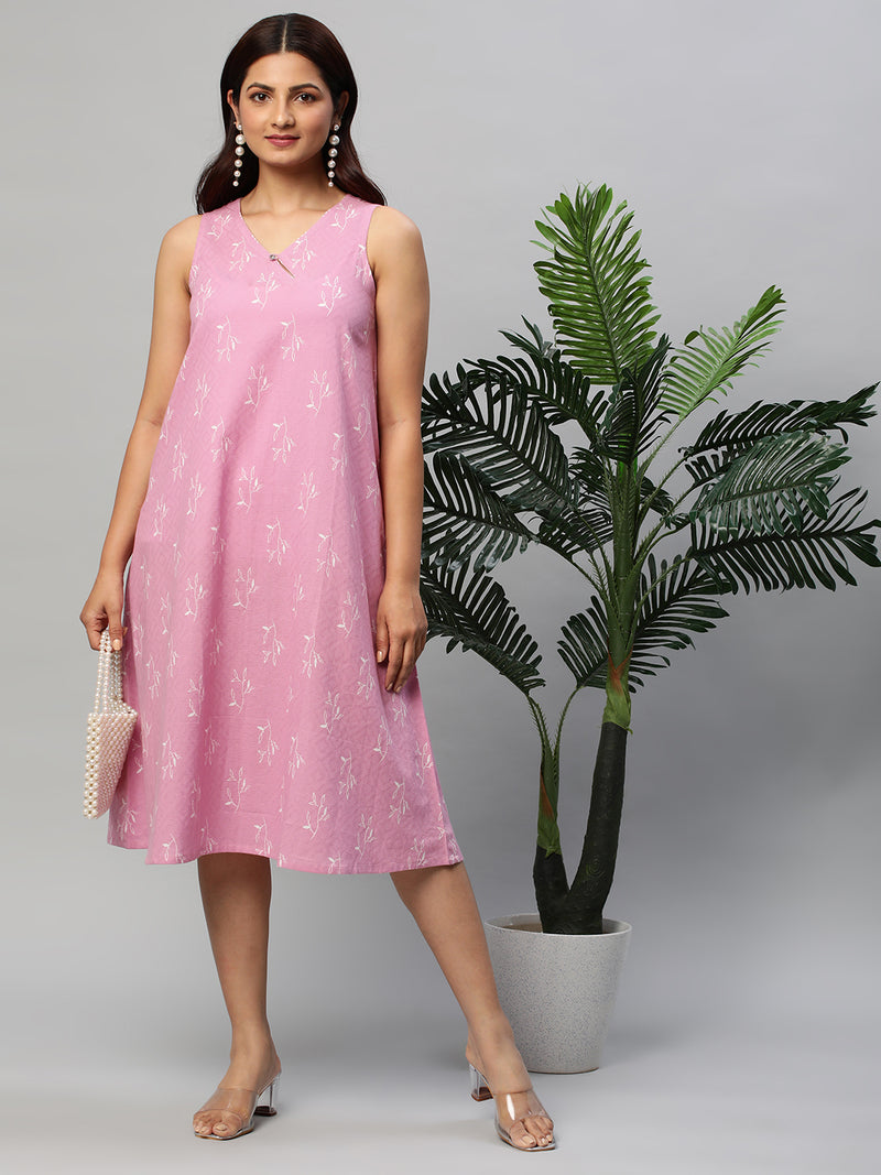 A line dress in printed cotton jacquard with a side pocket.