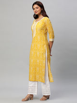 Straight fit cotton kurta with embroidered neck.