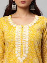 Straight fit cotton kurta with embroidered neck.