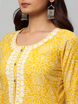 Straight fit cotton kurta with embroidered neck.