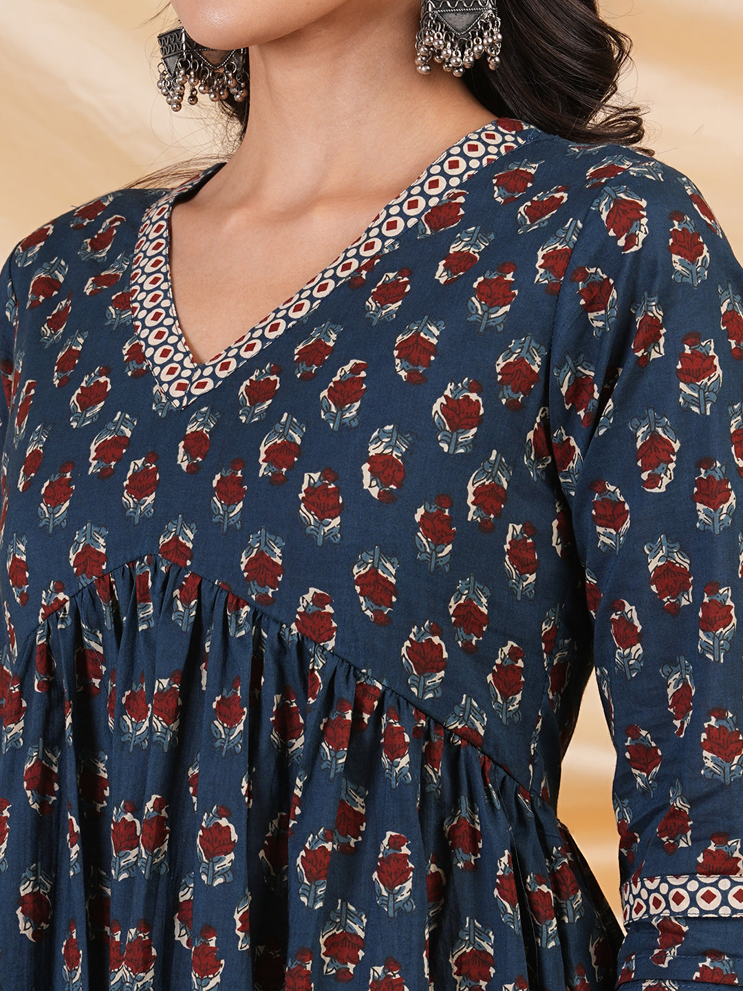 Flared dress with gathering details and side pocket