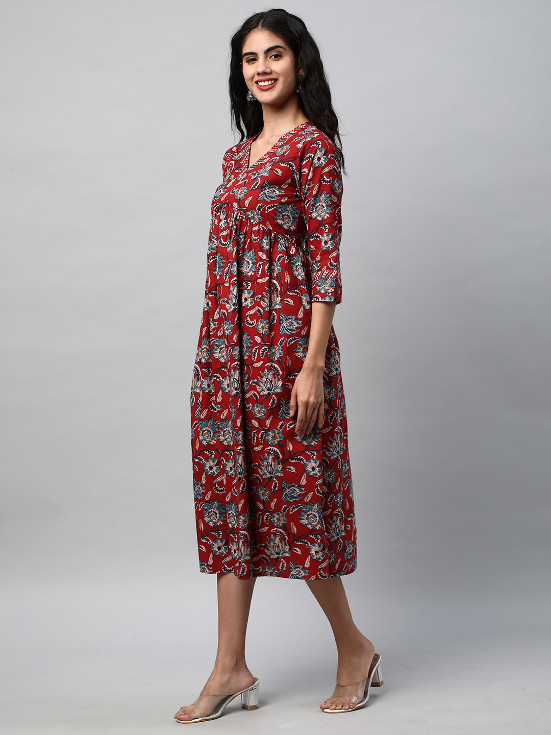Flared dress with gathering details and side pocket