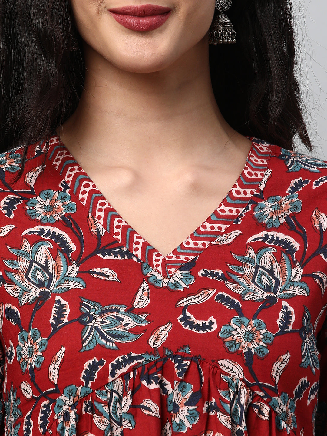 Flared dress with gathering details and side pocket