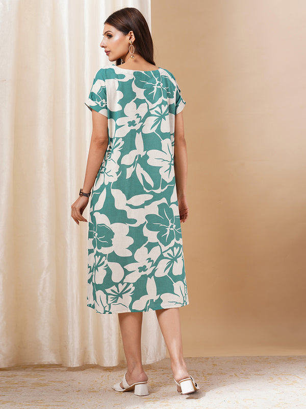 Printed cotton dress with hand embroidery and pocket.