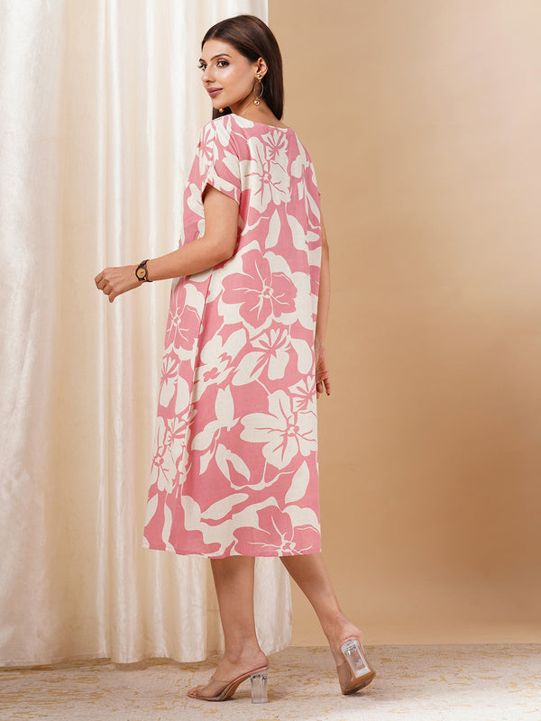 Printed cotton dress with hand embroidery and pocket.