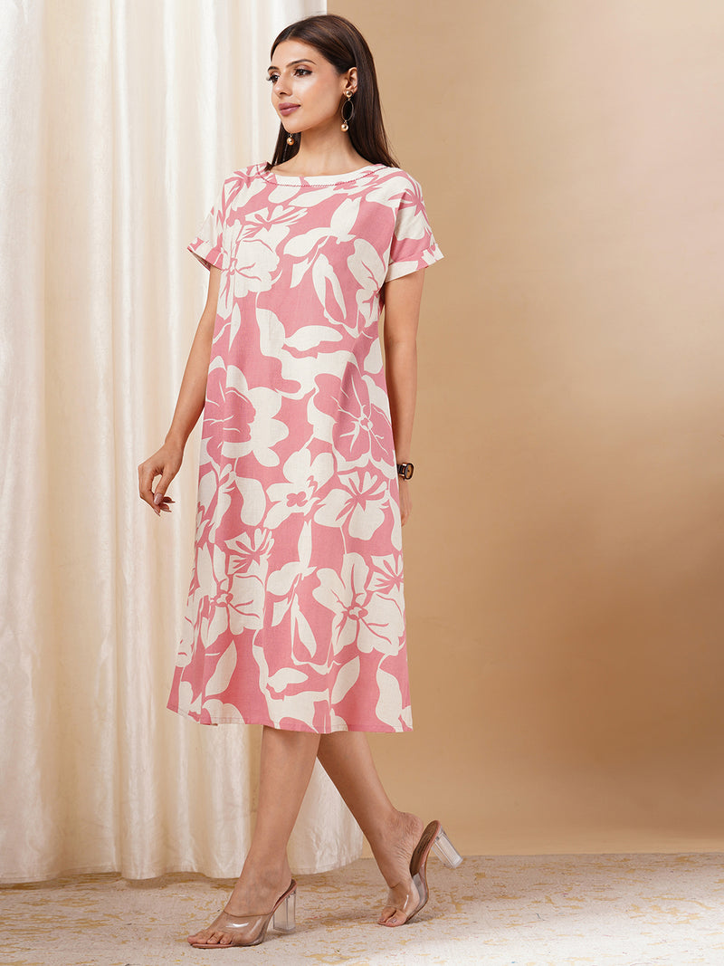 Printed cotton dress with hand embroidery and pocket.