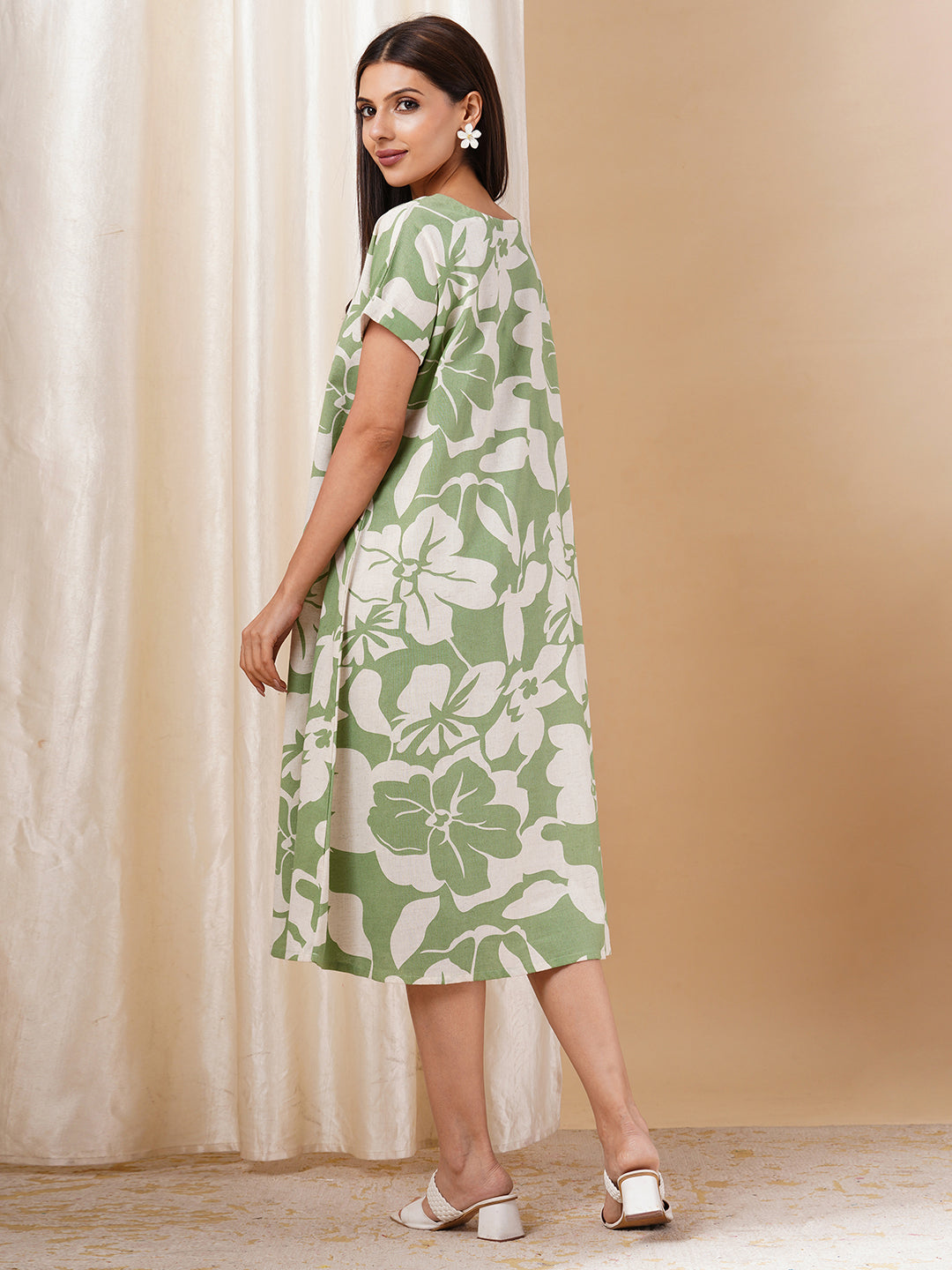 Printed cotton dress with hand embroidery and pocket