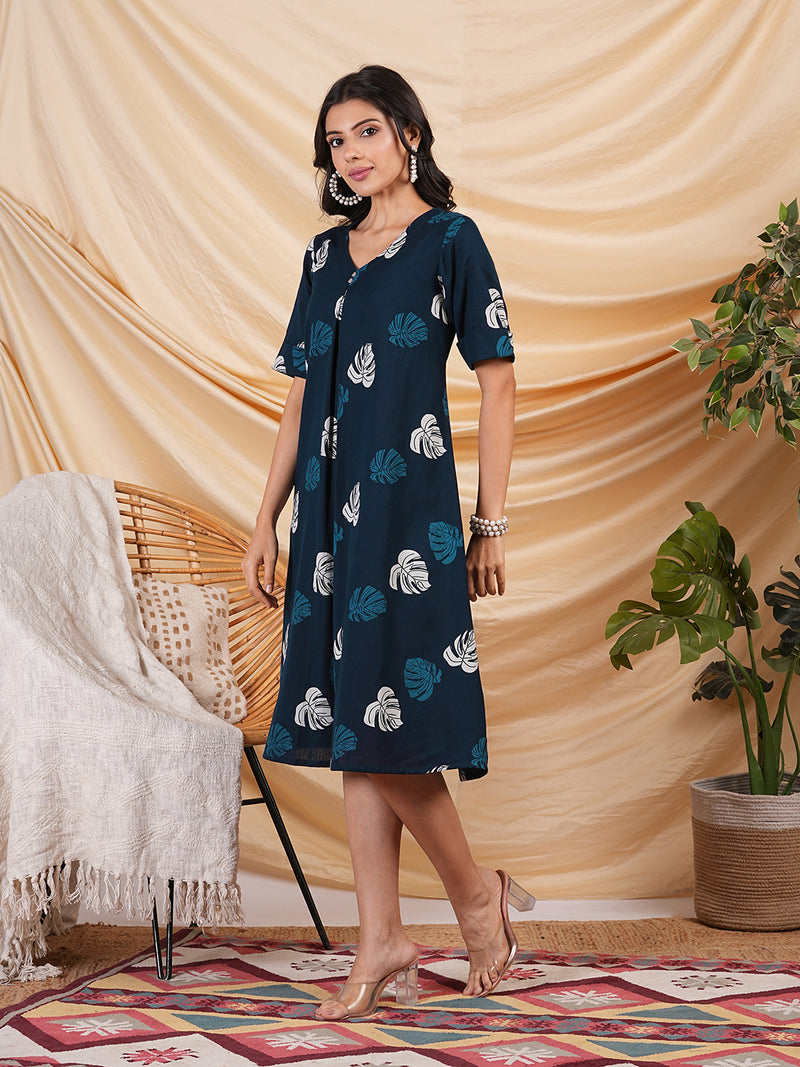 printed cotton a line dress with box pleat and pocket.