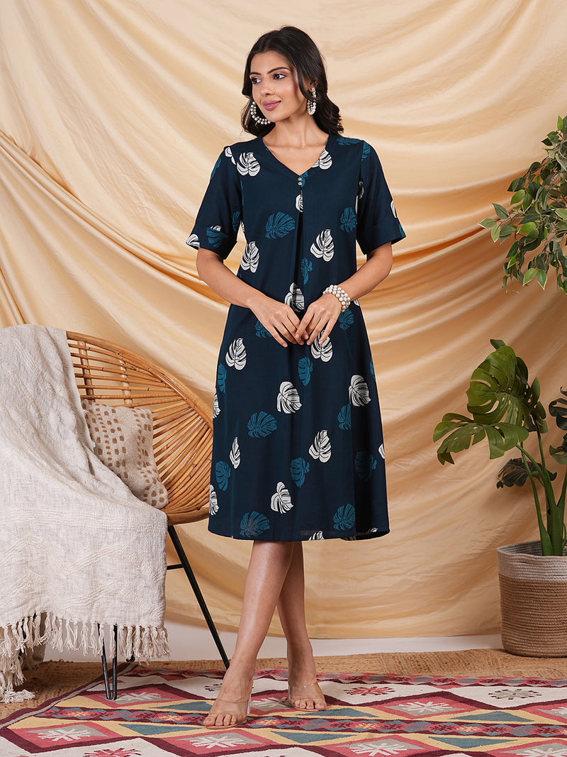 printed cotton a line dress with box pleat and pocket.