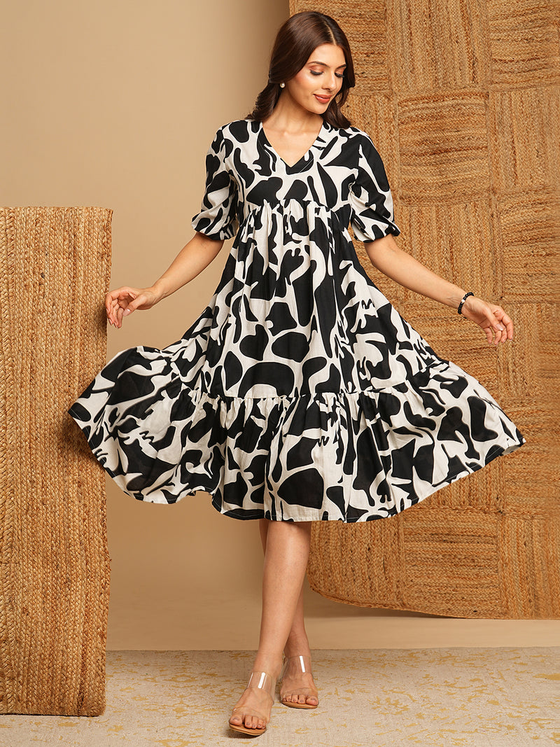 Printed cotton flared dress with gathering and pocket.