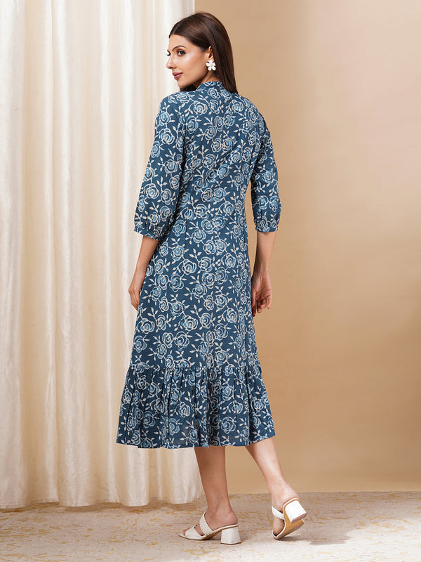 Straight fit and flared bagru printed cotton dress with gathering and pocket details.