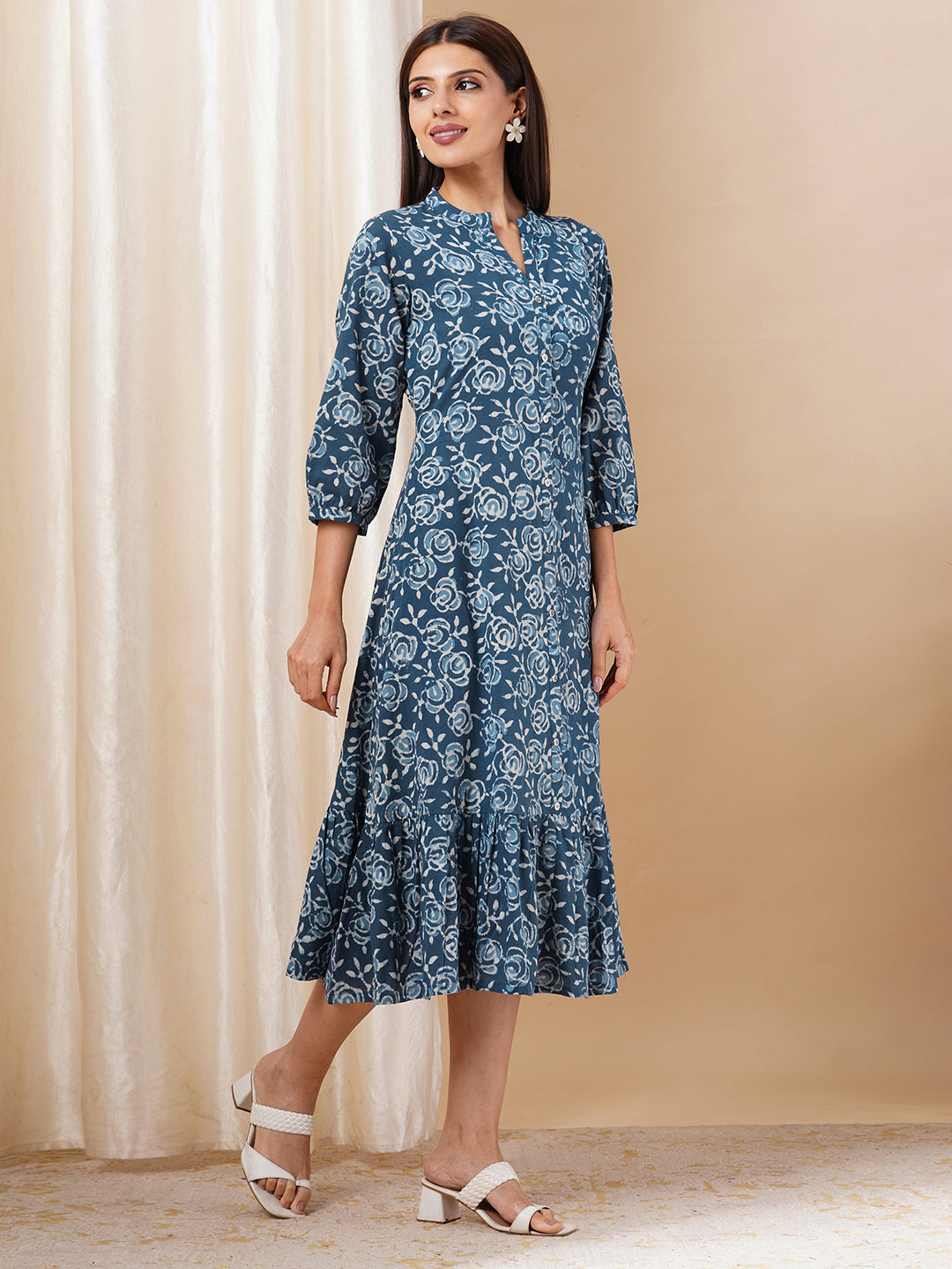 Straight fit and flared bagru printed cotton dress with gathering and pocket details