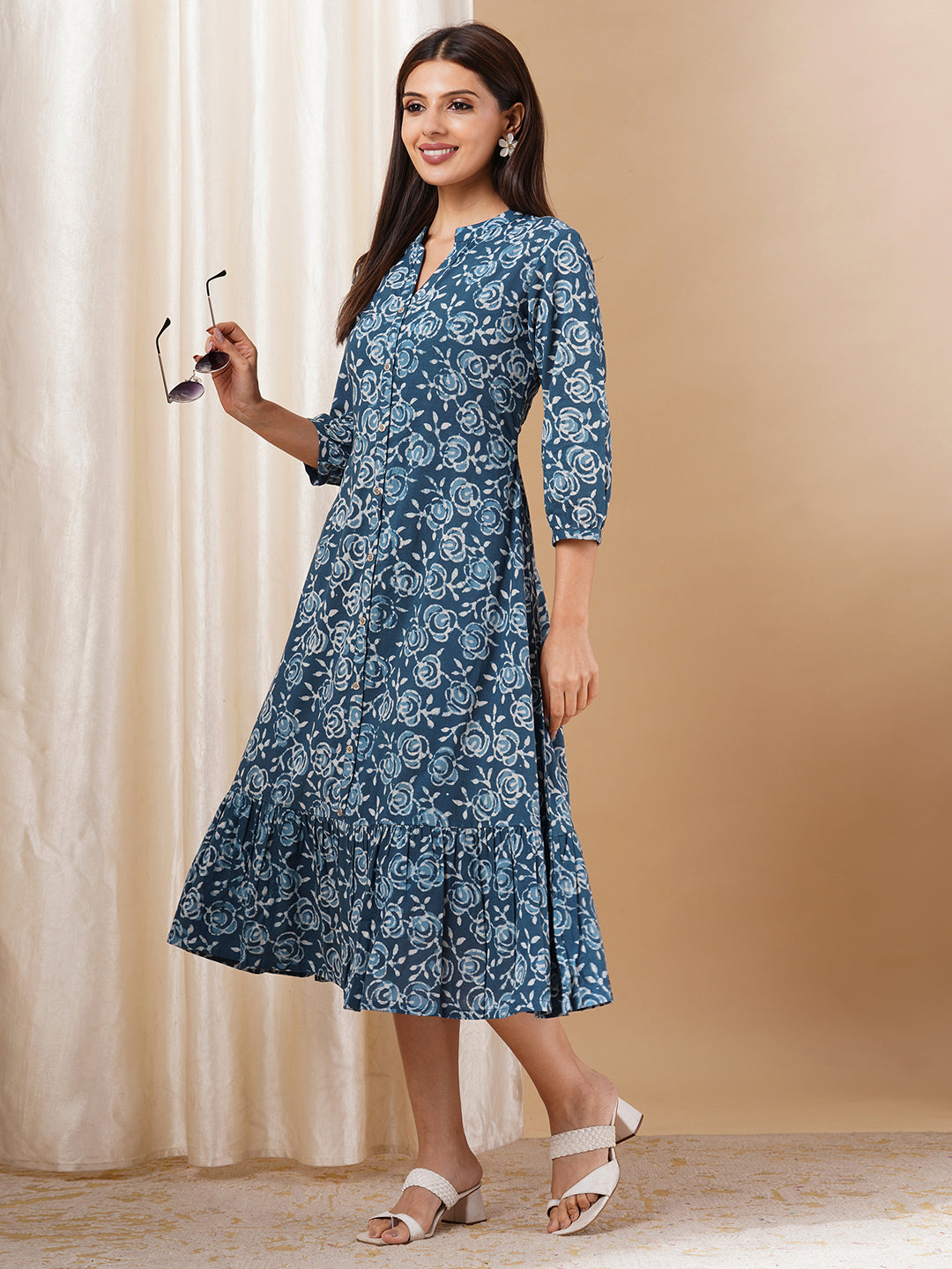Straight fit and flared bagru printed cotton dress with gathering and pocket details