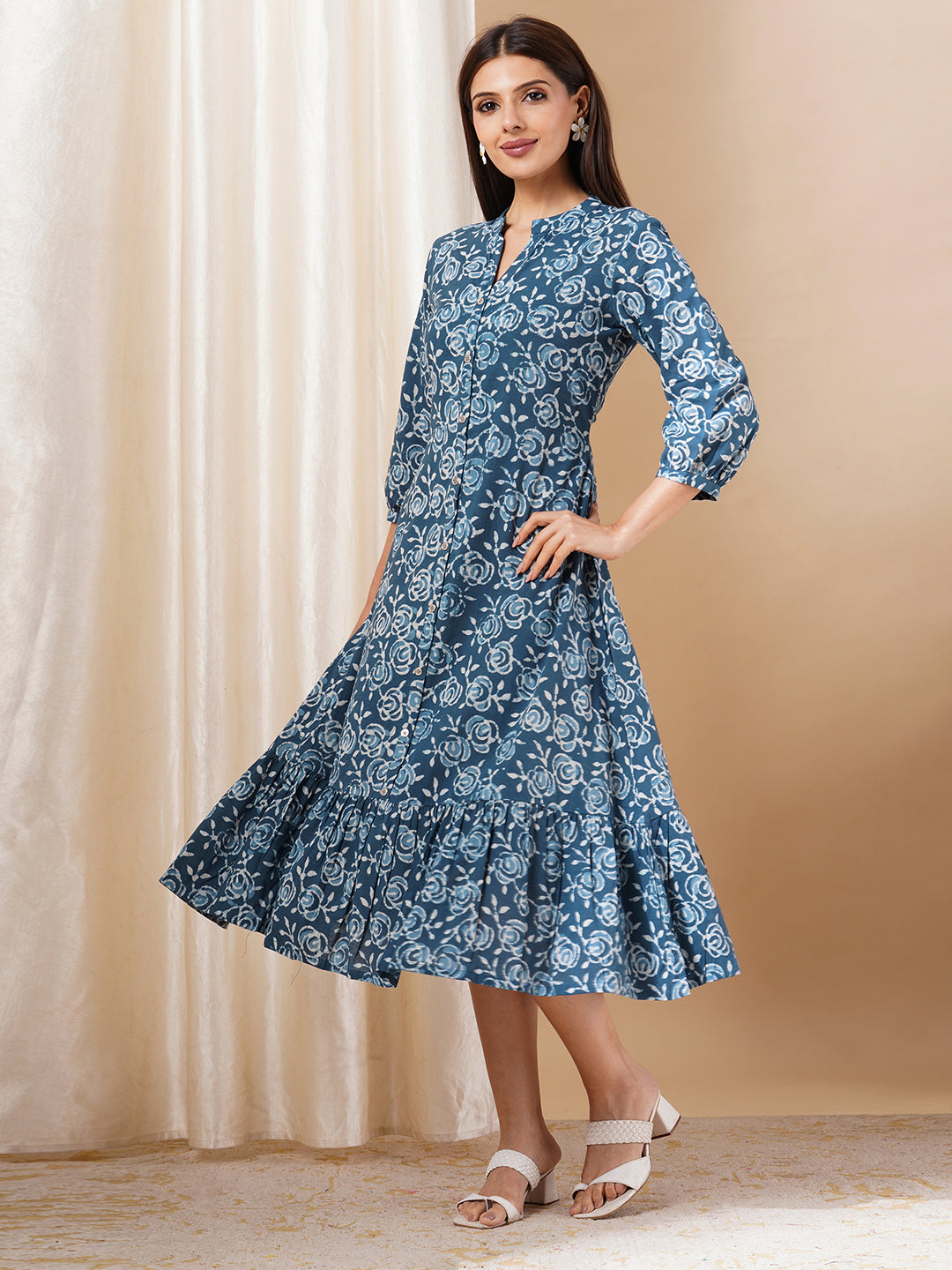 Straight fit and flared bagru printed cotton dress with gathering and pocket details
