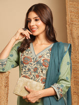 Straight kurta with floral printed yoke highlighted with handwork paired up with self color pants and contrasting dupatta.