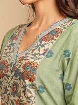 Straight kurta with floral printed yoke highlighted with handwork paired up with self color pants and contrasting dupatta.