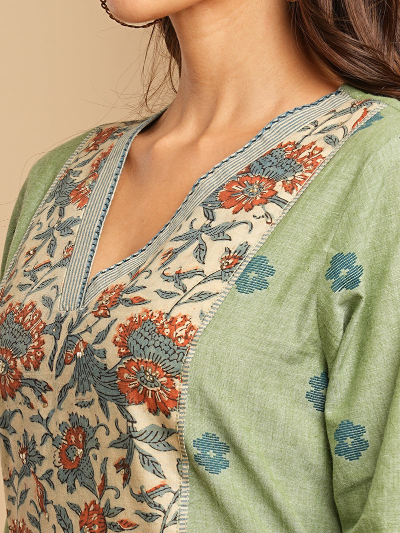 Straight kurta with floral printed yoke highlighted with handwork paired up with self color pants and contrasting dupatta.