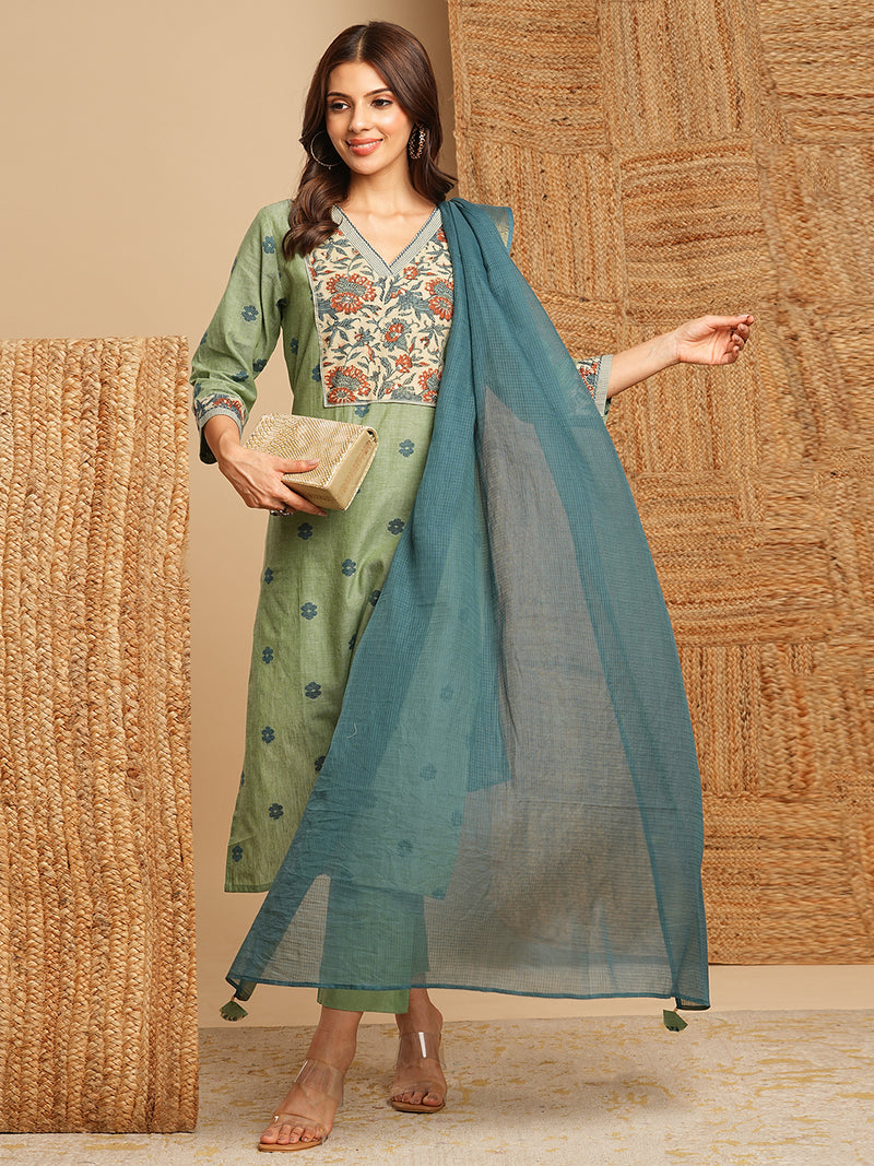 Straight kurta with floral printed yoke highlighted with handwork paired up with self color pants and contrasting dupatta.