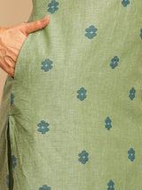 Straight kurta with floral printed yoke highlighted with handwork paired up with self color pants and contrasting dupatta.