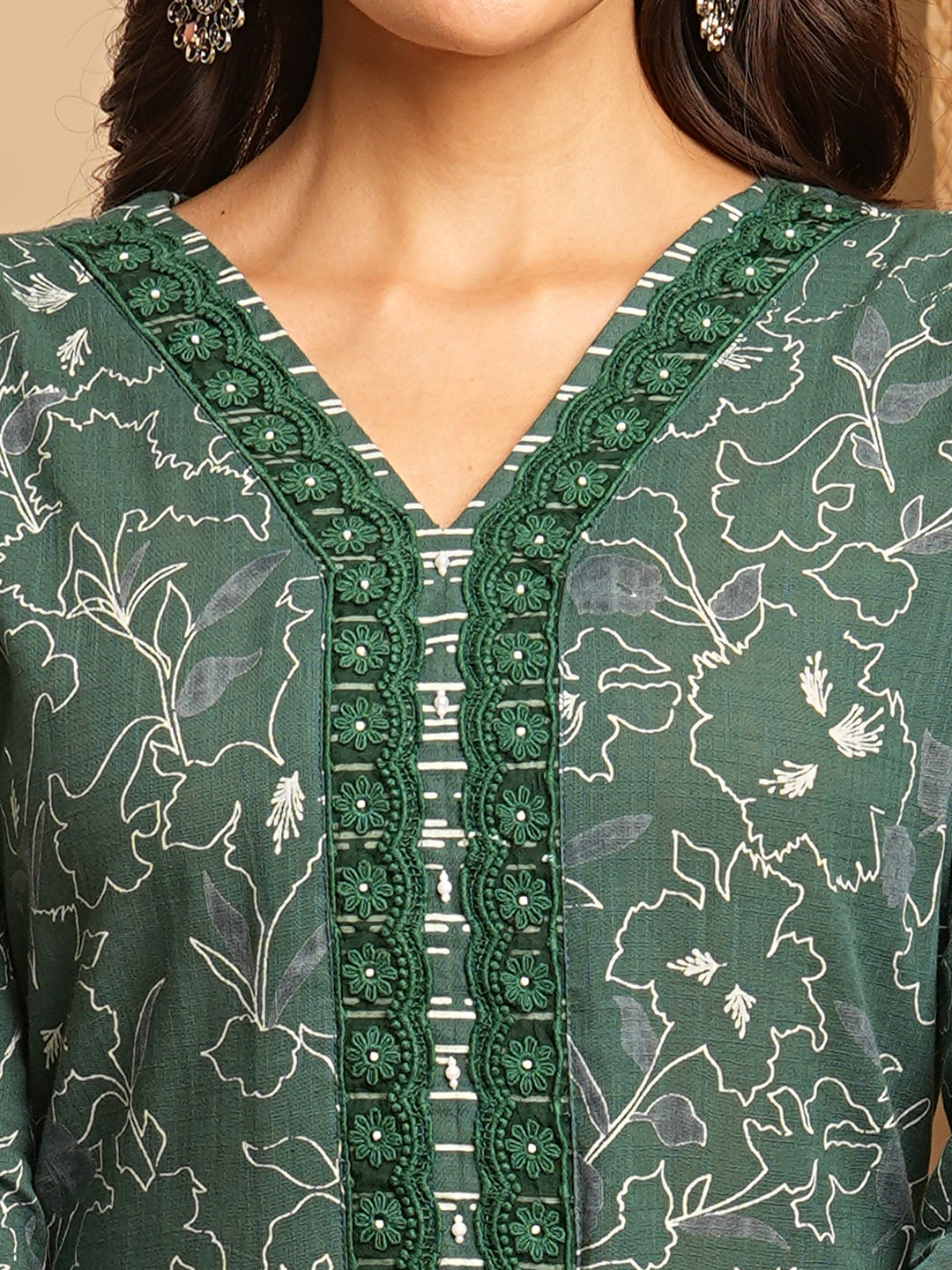Straight fit kurta with lace around neck and sleeve paired with solid bottom and block printed dupatta