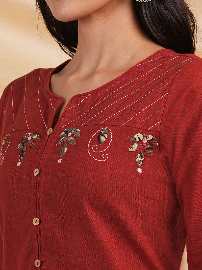 Straight Cotton slub kurta with hand applique and hand embroidery detailing.