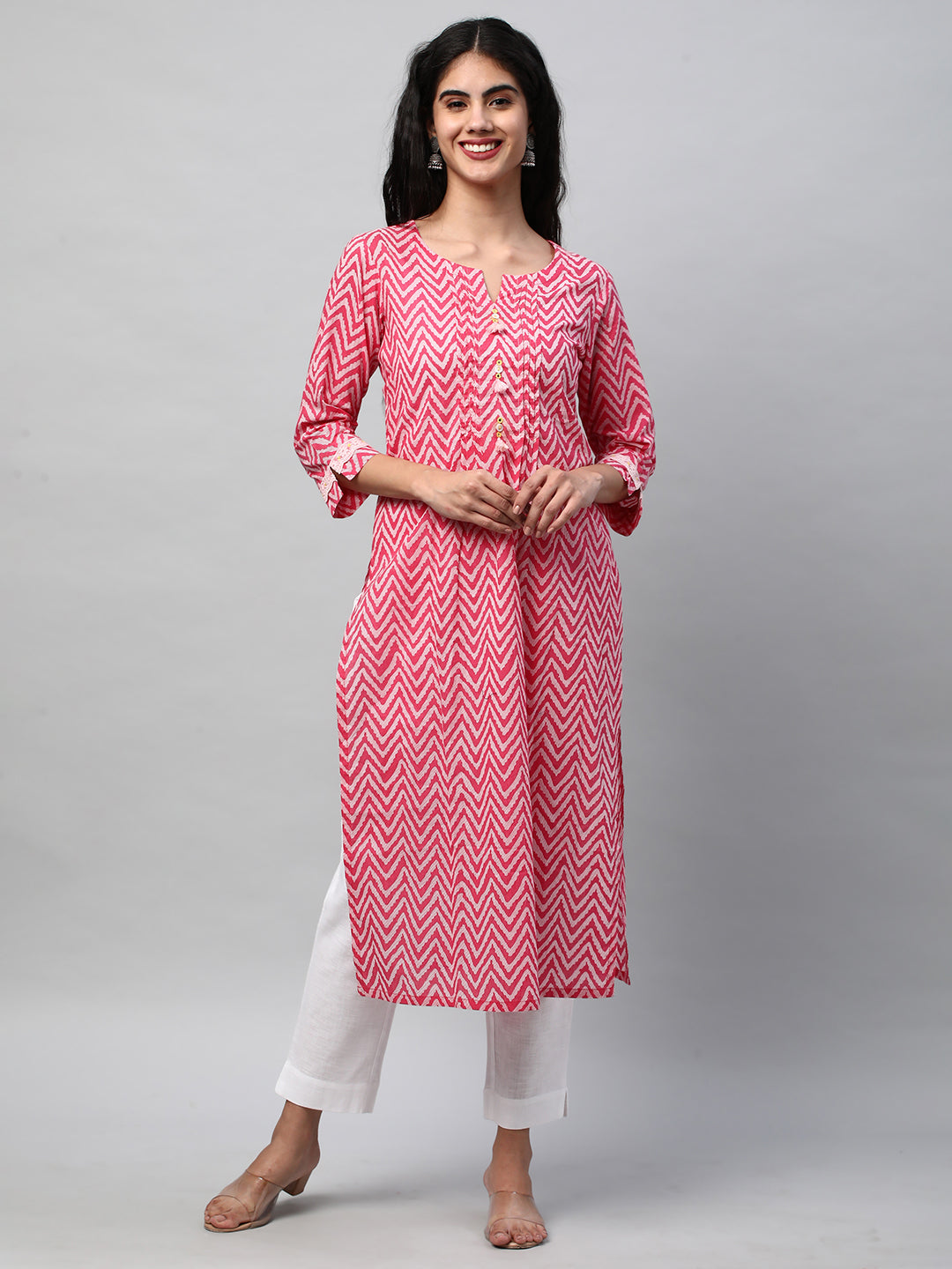 Straight fit kurta in Chevron printed cotton with gathers in front