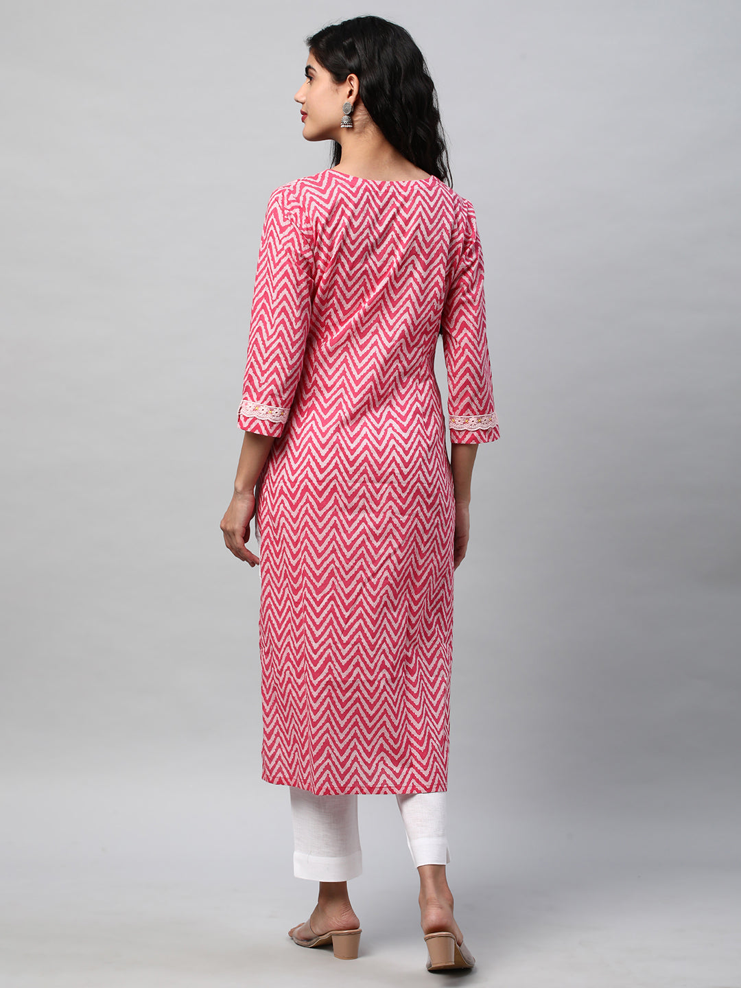 Straight fit kurta in Chevron printed cotton with gathers in front