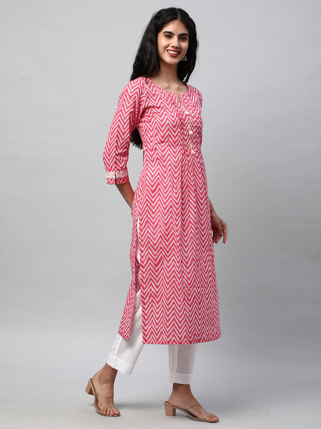 Straight fit kurta in Chevron printed cotton with gathers in front