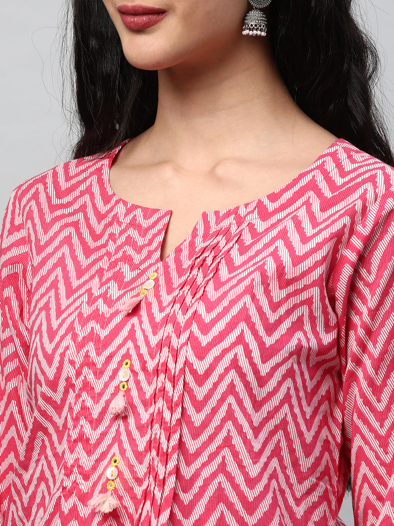 Straight fit kurta in Chevron printed cotton with gathers in front