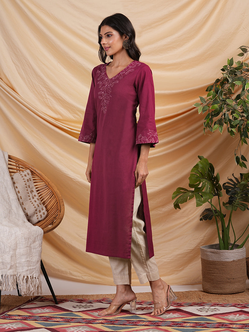 Straight kurta with minimal computer embroidery enhanced with mirror.