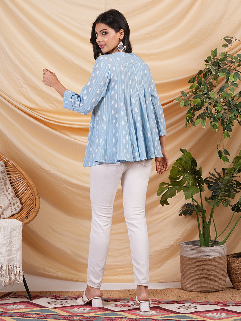 Flared top in woven cotton fabric with a central placket.