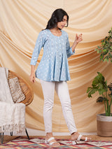 Flared top in woven cotton fabric with a central placket.