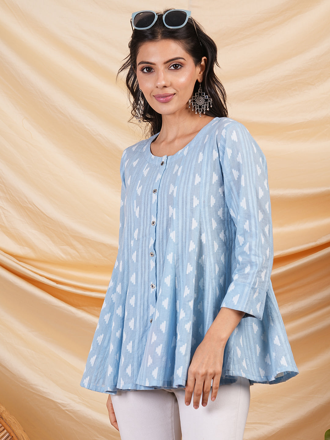 Flared top in woven cotton fabric with a central placket