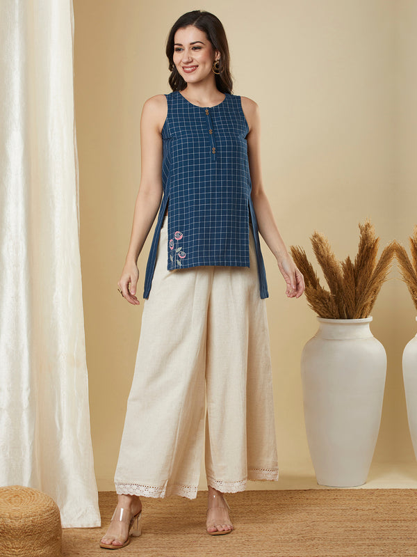 Sleeveless up and down top in woven cotton with embroidery detailing.