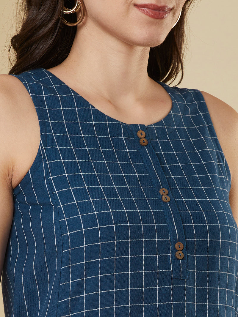 Sleeveless up and down top in woven cotton with embroidery detailing.