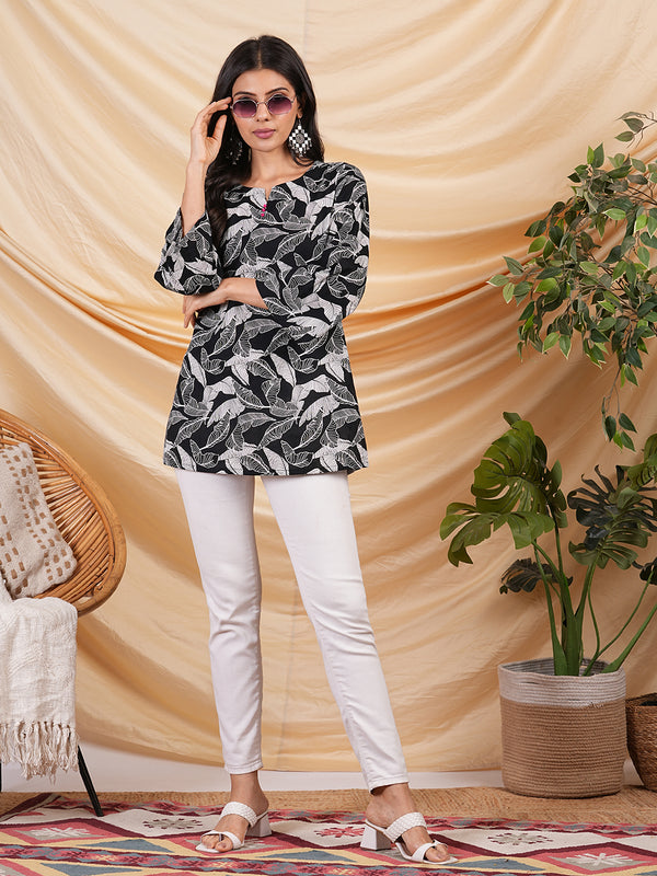 A line black and white cotton printed tunic with bell sleeve.