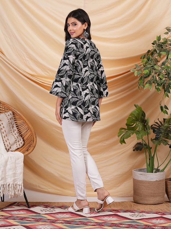 A line black and white cotton printed tunic with bell sleeve.