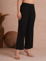 Straight palazzo with crochet lace at the hem.