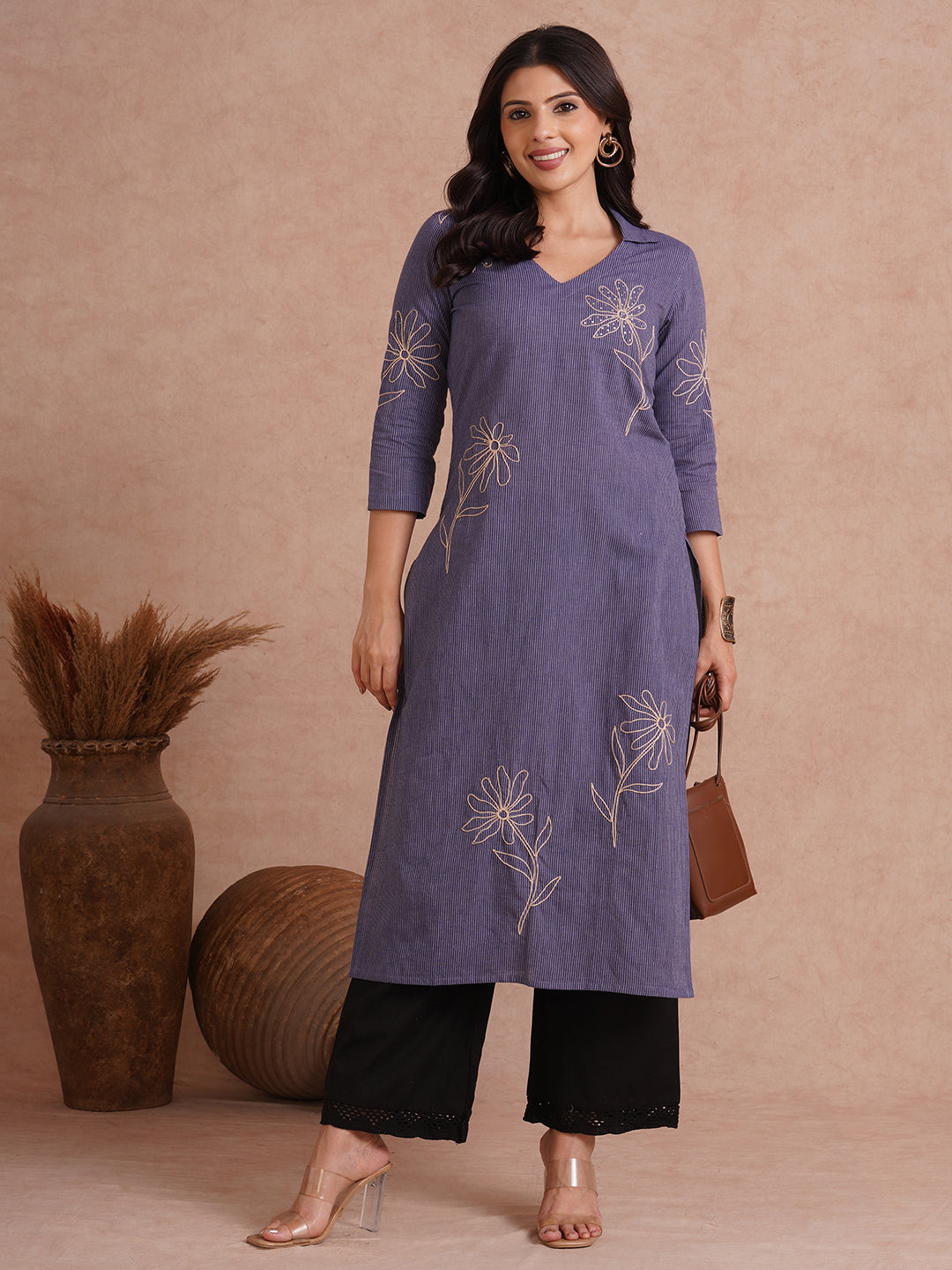 Straight palazzo with crochet lace at the hem.