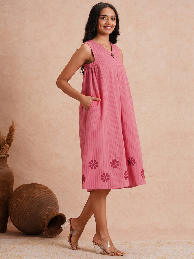 Pocketed dress in woven kantha fabric with elasticated side gathering and block print.