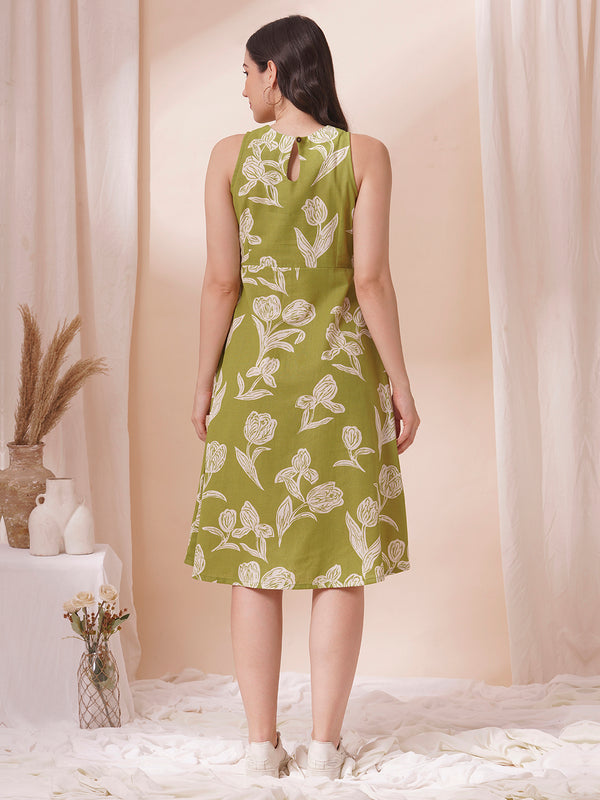 Fit and flare halter neck dress in printed cotton flex with double pockets.