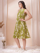 Fit and flare halter neck dress in printed cotton flex with double pockets.