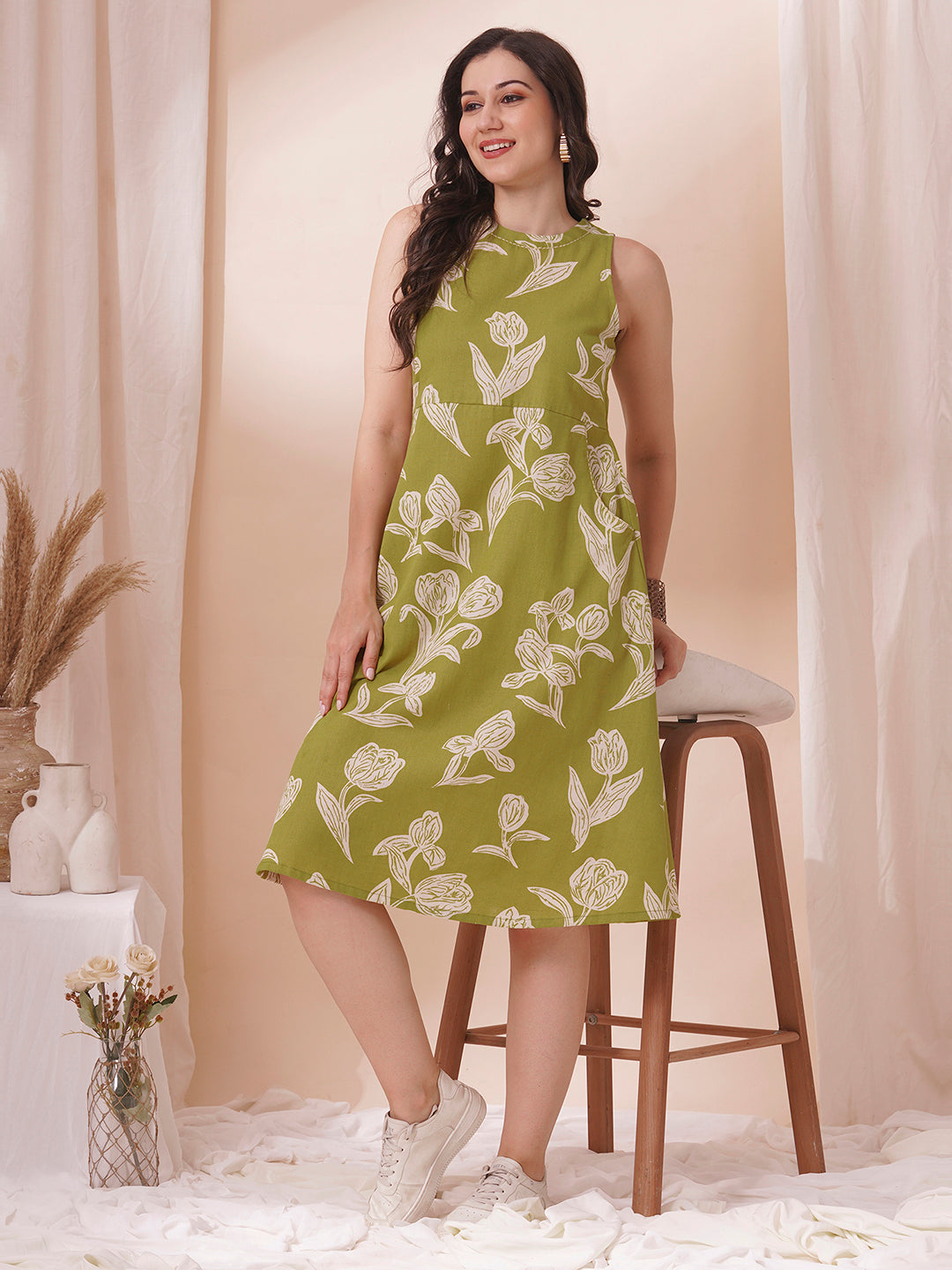 Fit and flare halter neck dress in printed cotton flex with double pockets.