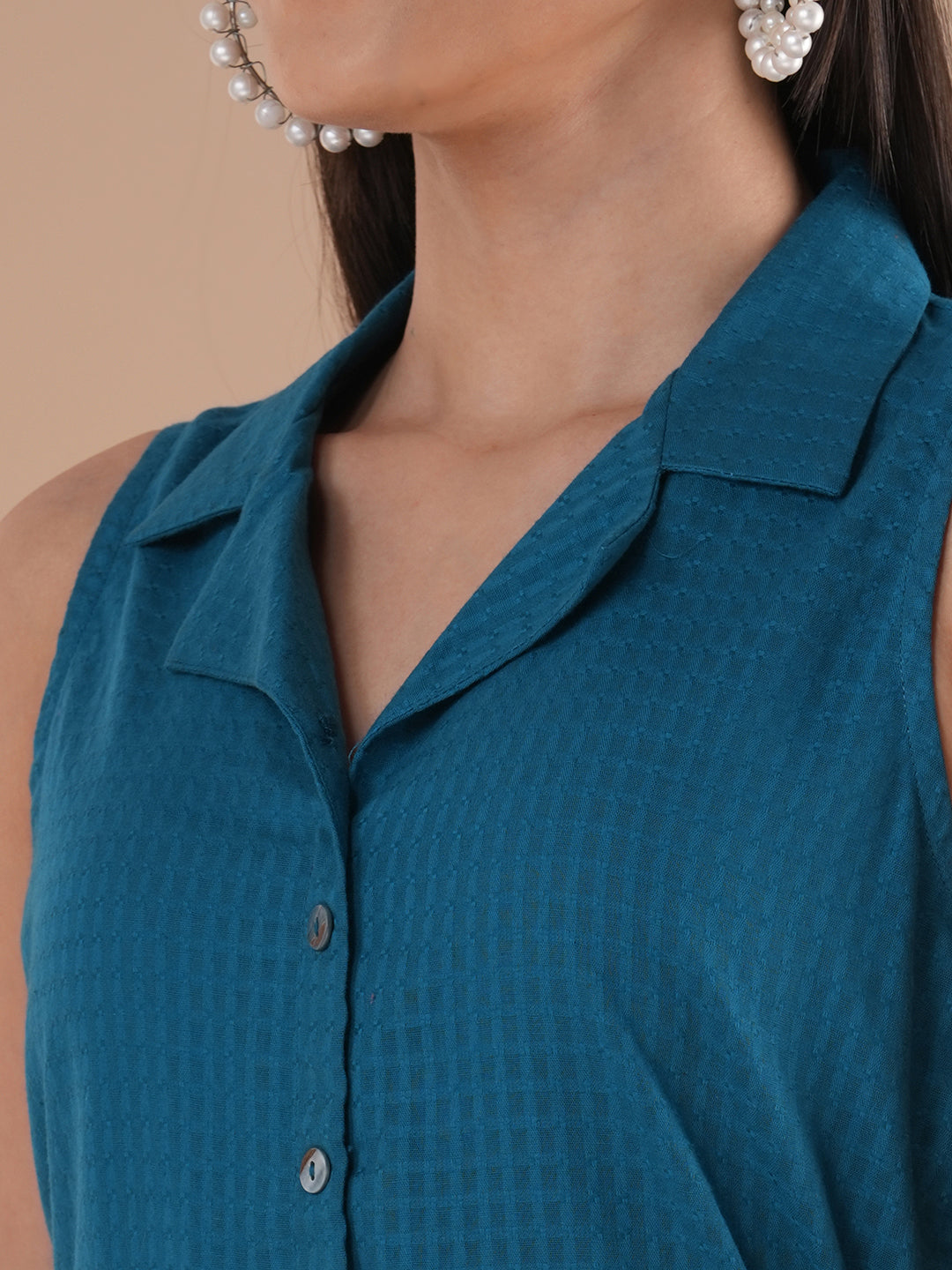 Fit and flared sleeveless dress with notch collar, centre placket with waist tie-up