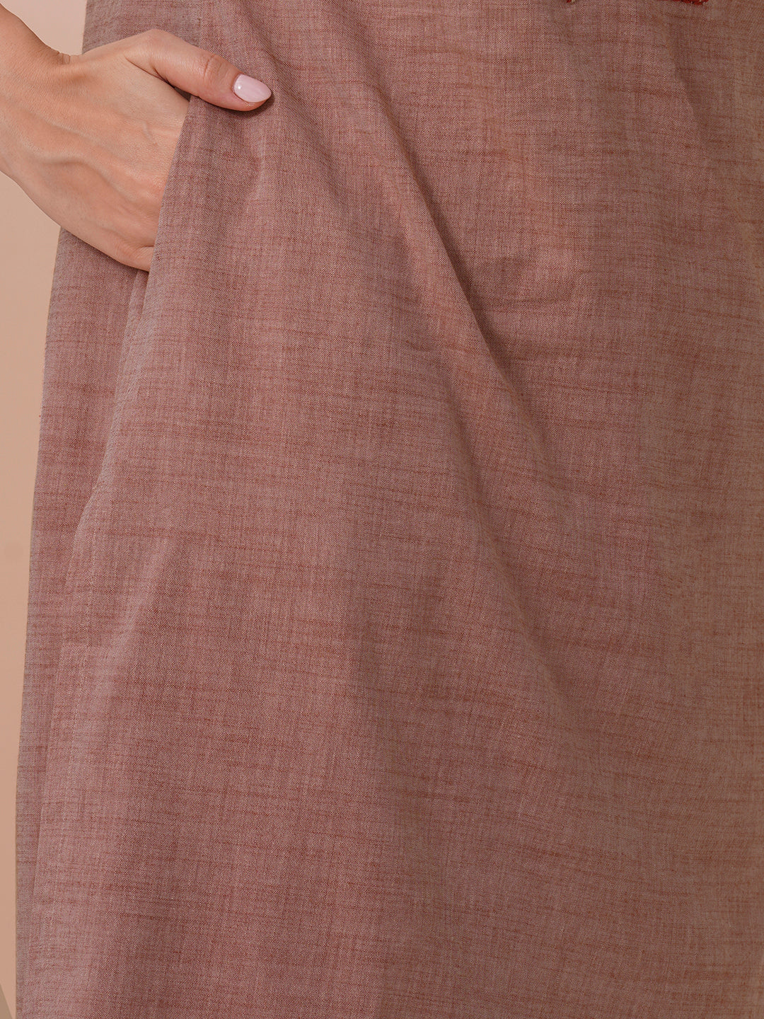 The kurta suit set features a machine embroidered and trim detail.