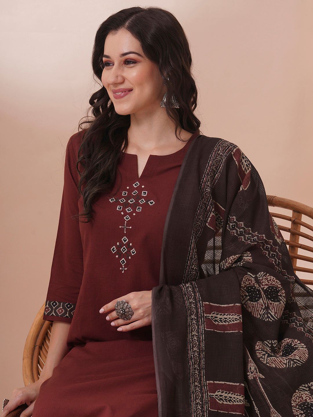 The kurta suit set is adorned with intricate machine applique work.