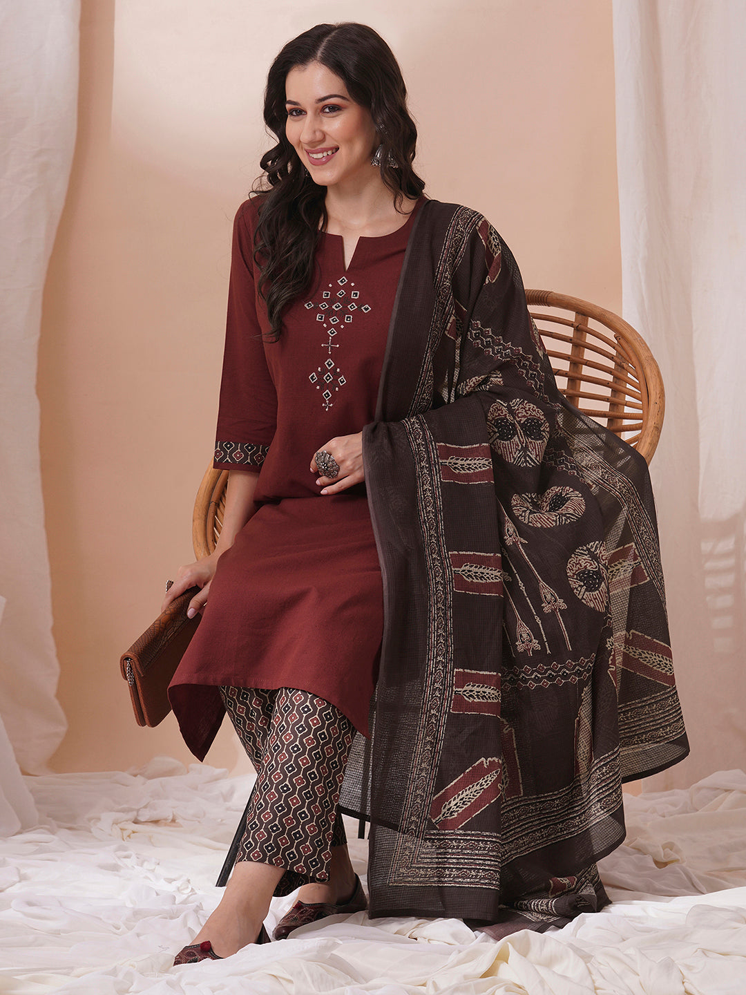 The kurta suit set is adorned with intricate machine applique work.
