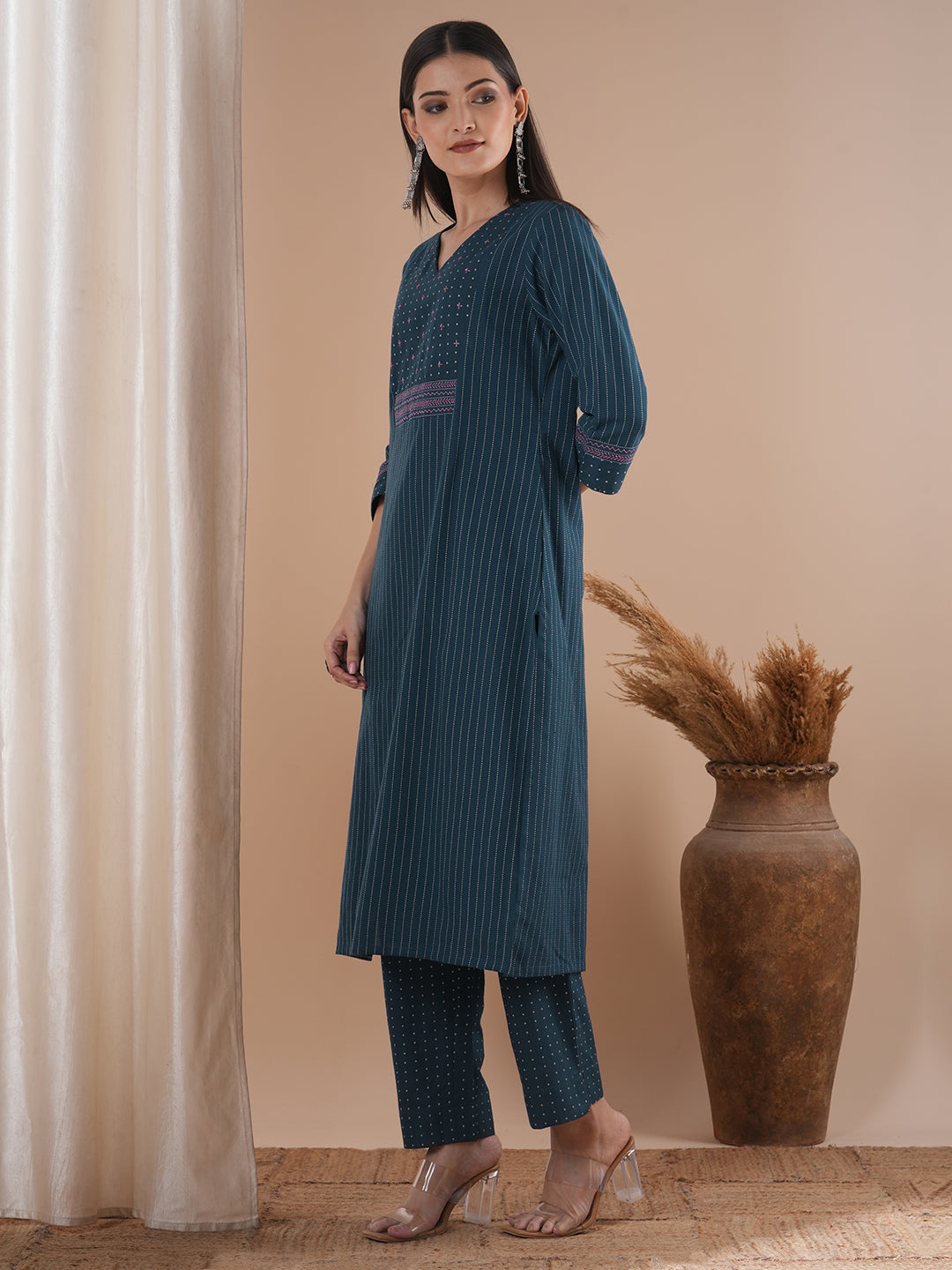 Blue dobby kurta set featuring highlights of contrasting colour embroidery & self bottom